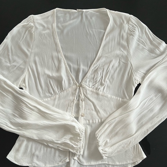 ARITIZIA BLOUSE - Picture 2 of 3